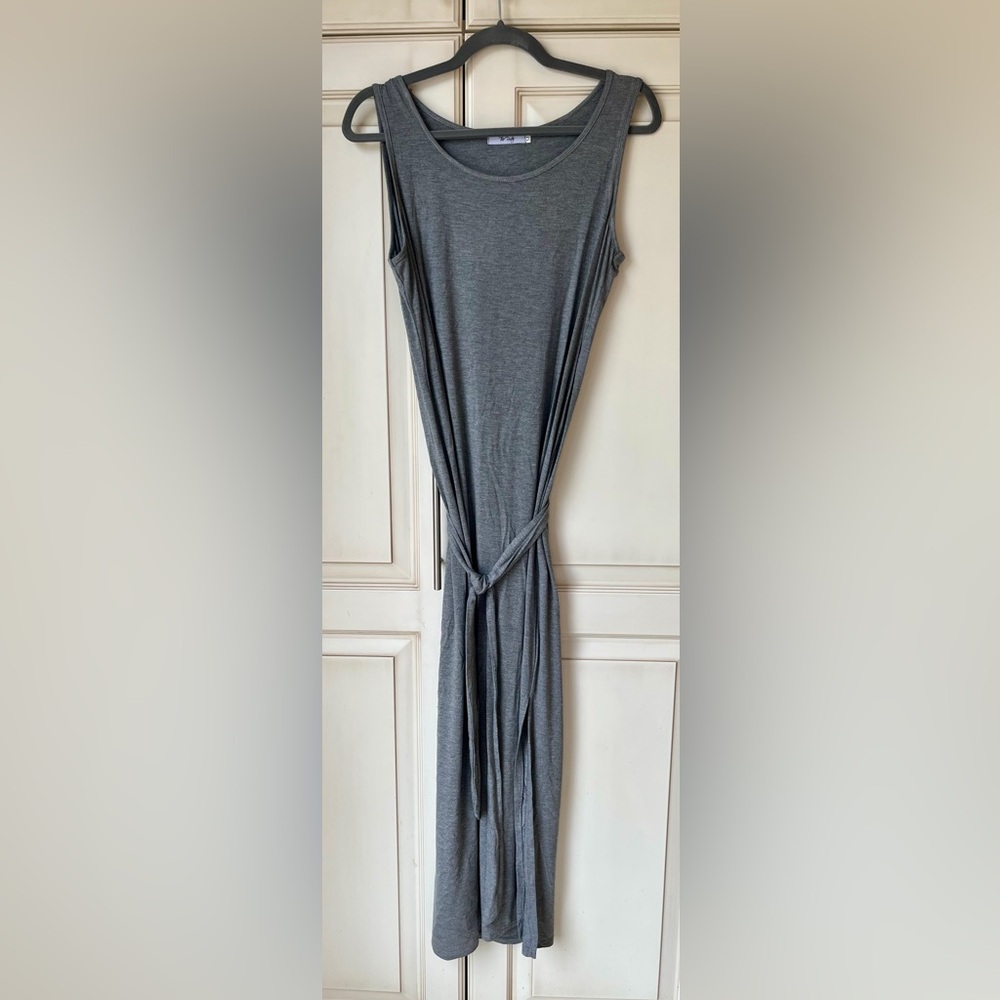 NWOT The Roster Medium gray cotton dress with belt